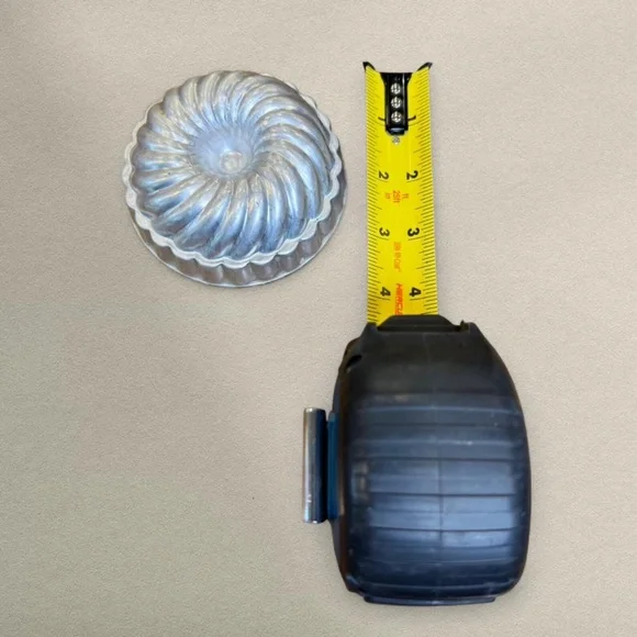 Vintage Aluminum Swirl Gelatin Molds – Set of 8 | Mid Century Kitchenware - Picture 5 of 6